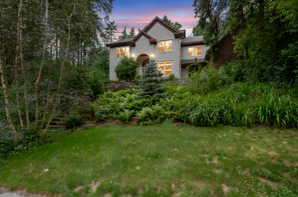 1536 Shannon Drive, Woodbury, MN 55125
