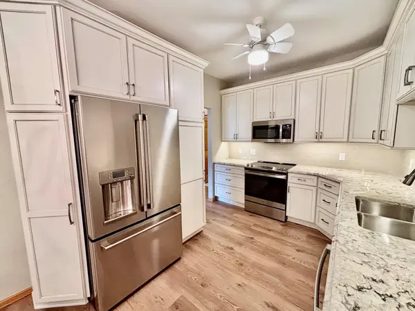 1516 Pine Pointe, Saint Paul, MN 55110