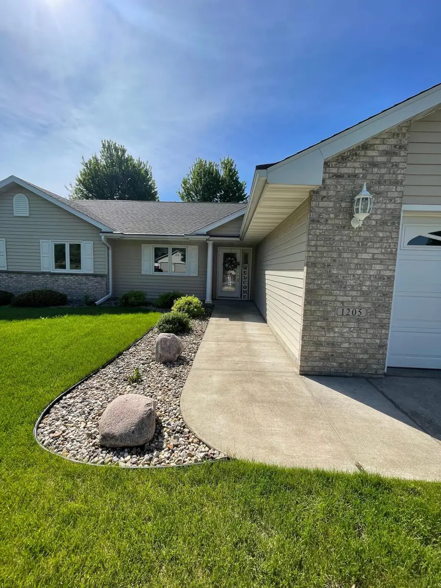 1205 26th Street Sw, Austin, MN 55912 - #2