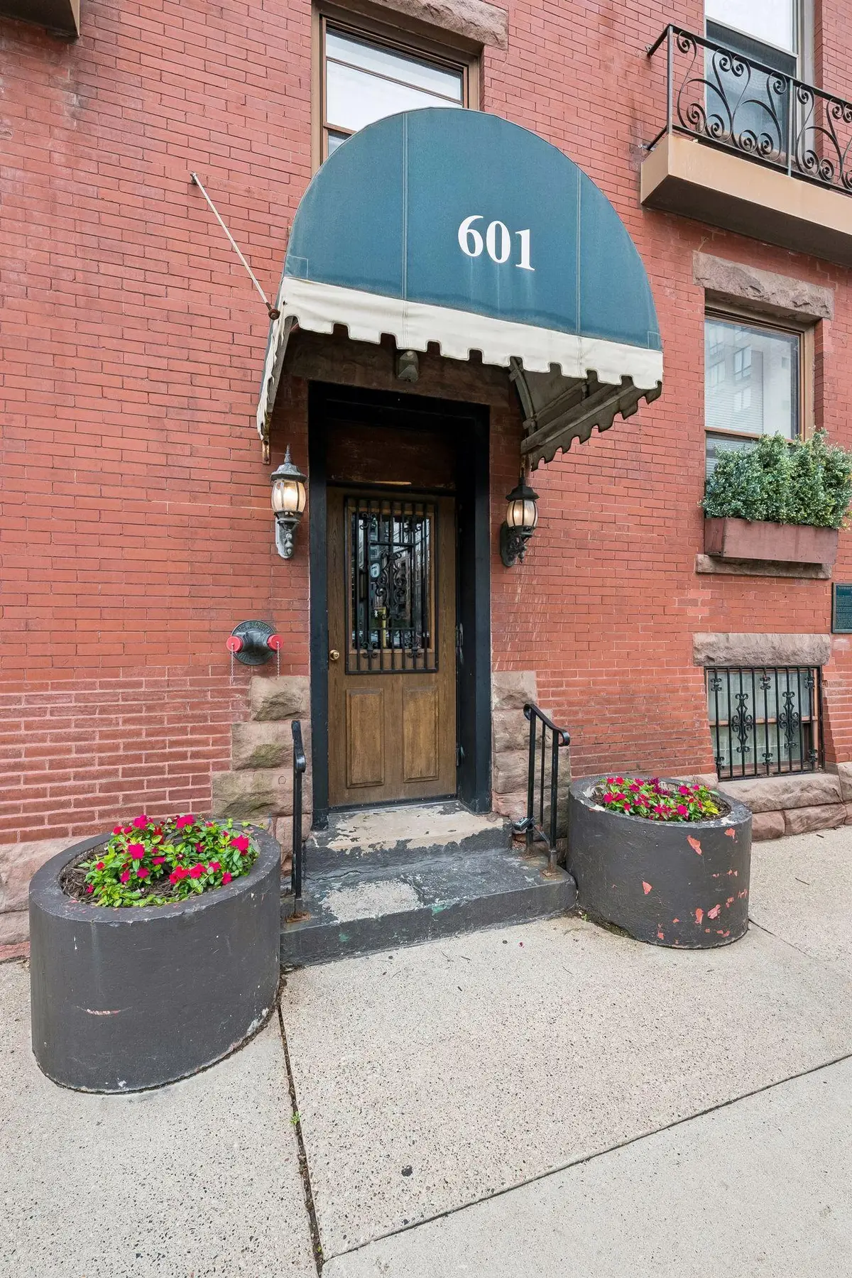 601 S 9th Street #1, Minneapolis, MN 55404 - #1