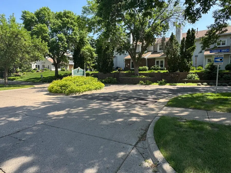 5304 Highpointe Terrace, Minneapolis, MN 55437 - #2