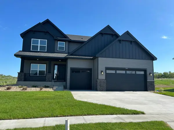 911 Milborne Lane Nw, Rochester, MN 55901
