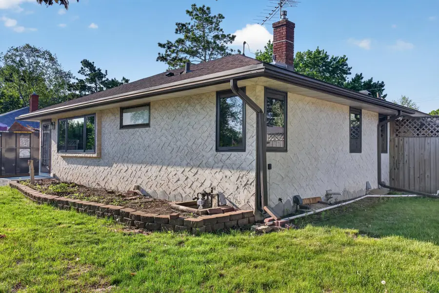 1502 Sherren Avenue E, Saint Paul, MN 55109 - #2