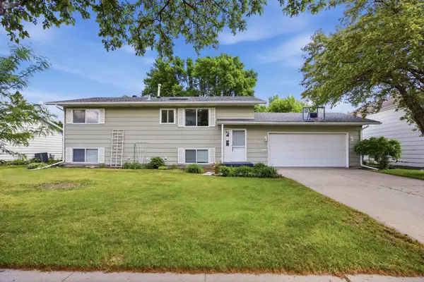 630 Appletree Lane, Moorhead, MN 56560