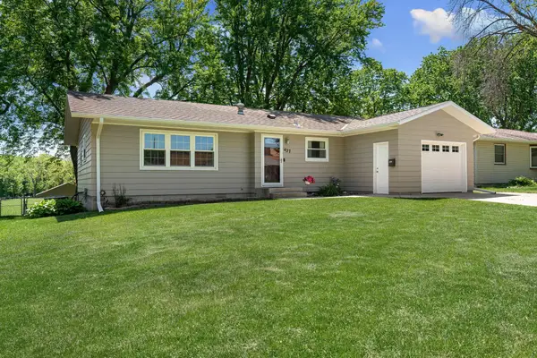 437 13th Street Ne, Owatonna, MN 55060