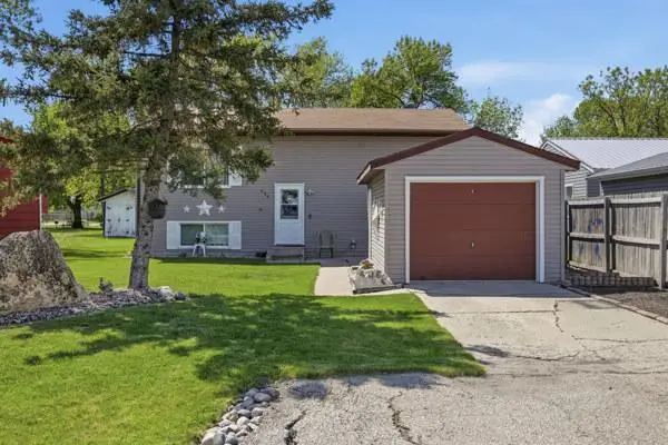 406 3rd Avenue, Mapleton, ND 58059