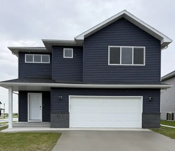 1154 60th Avenue W, West Fargo, ND 58078