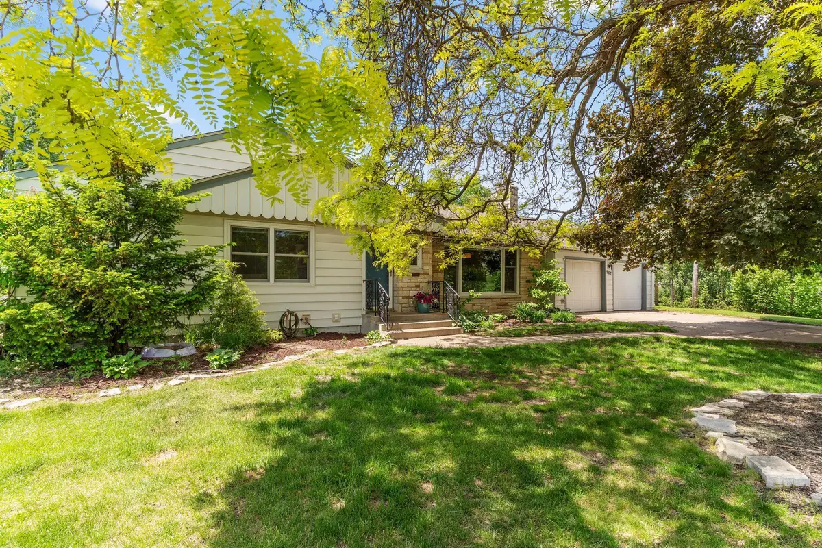 987 Chippewa Avenue, Saint Paul, MN 55118 - #1
