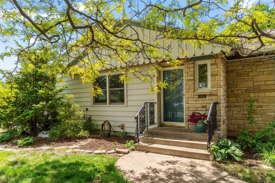 987 Chippewa Avenue, Saint Paul, MN 55118 - #2