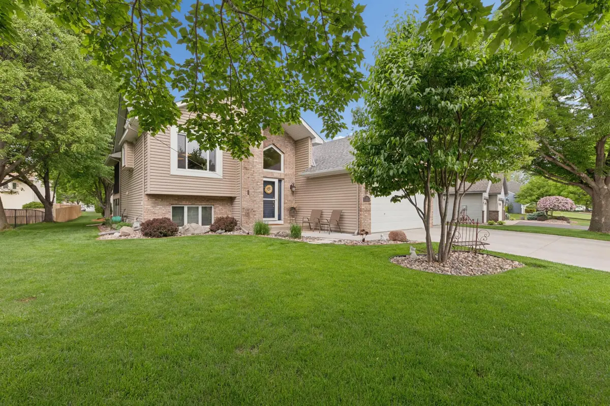 9039 Vickors Crossing, Minneapolis, MN 55443 - #1