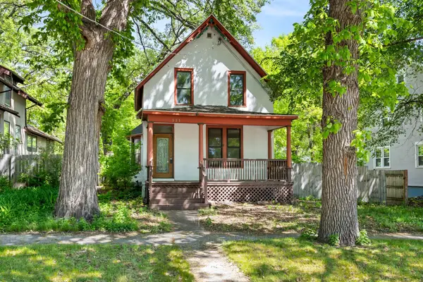 335 9th Avenue S, Fargo, ND 58103