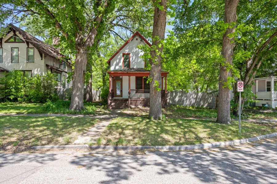 335 9th Avenue S, Fargo, ND 58103 - #2