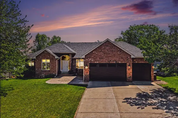 8150 9th Street Place N, Saint Paul, MN 55128