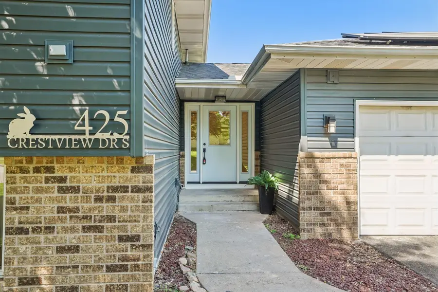 425 Crestview Drive S, Saint Paul, MN 55119 - #2