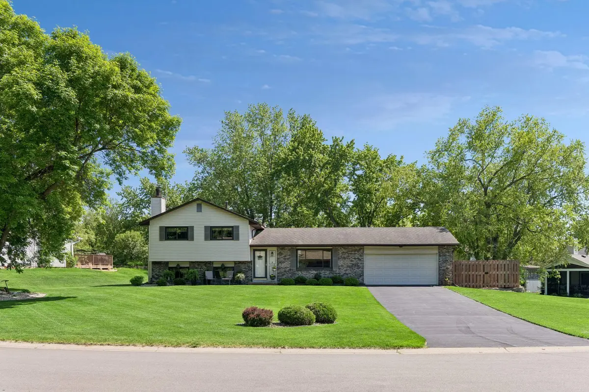 10435 Buckingham Drive, Eden Prairie, MN 55347 - #1