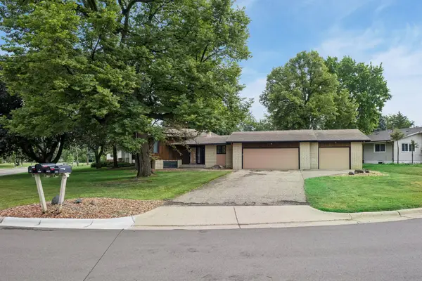 1062 Crestview Drive S, Saint Paul, MN 55119