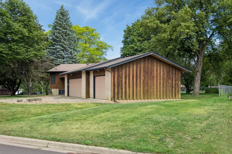 1062 Crestview Drive S, Maplewood, MN 55119 - #3