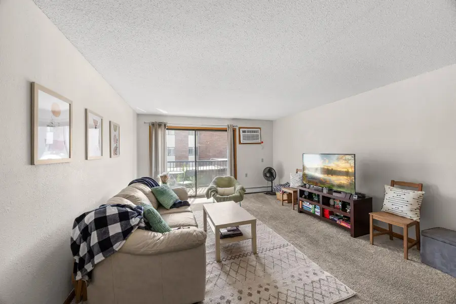 4 Pine Tree Drive #212, Saint Paul, MN 55112 - #3