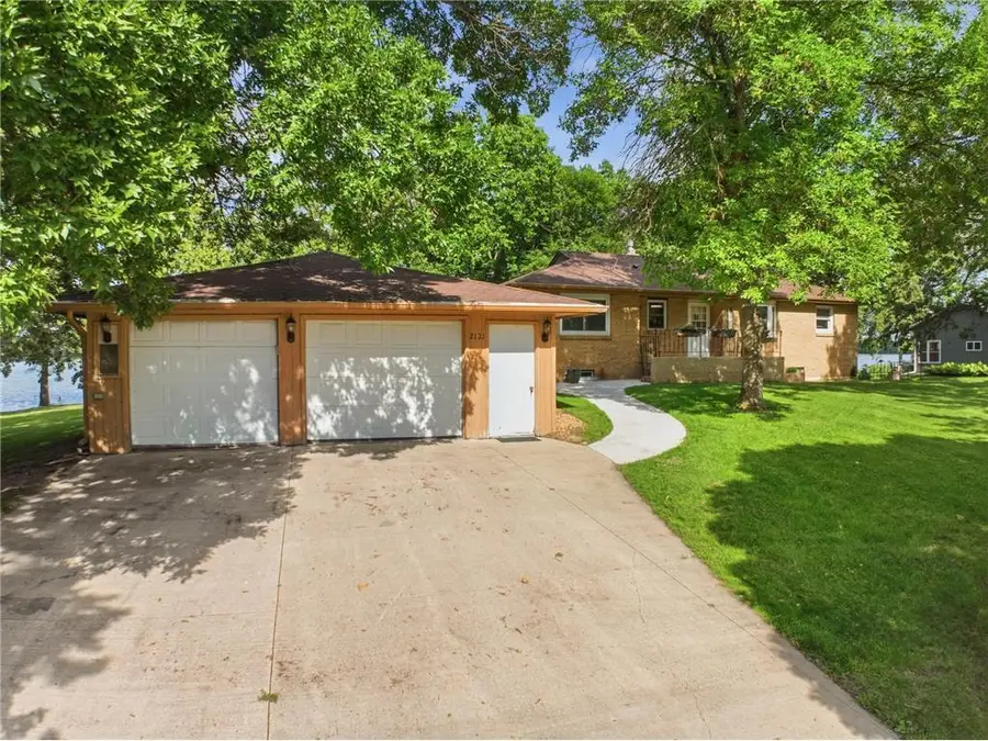 2121 Country Club Drive Ne, Willmar, MN 56201 - #2