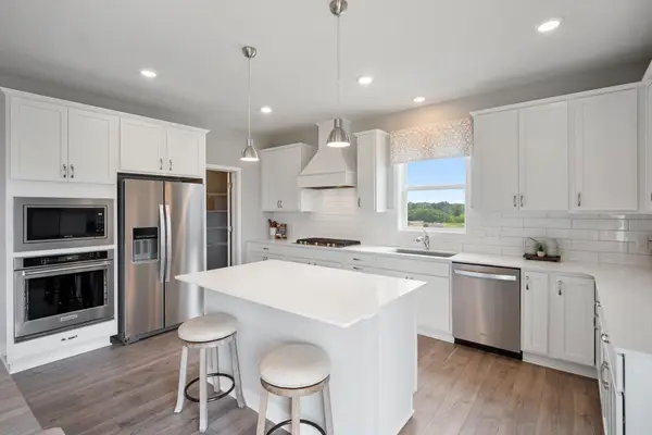 2072 Kestrel Drive, Shakopee, MN 55379