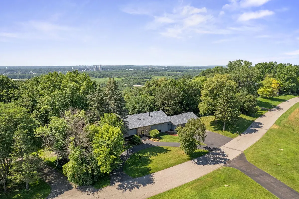 565 Lakota Lane, Chaska, MN 55318 - #1