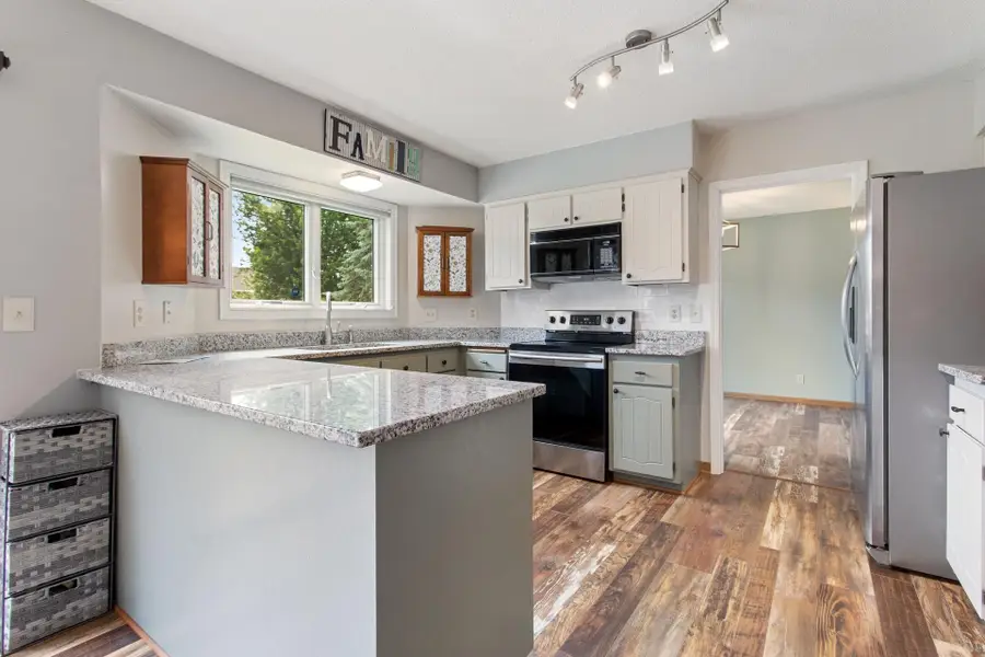 864 Winterberry Court, Woodbury, MN 55125 - #3
