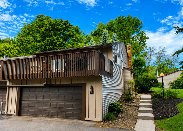 241 River Woods Lane, Burnsville, MN 55337