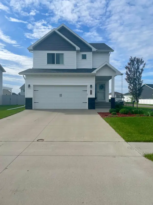 833 Cathy Drive W, West Fargo, ND 58078