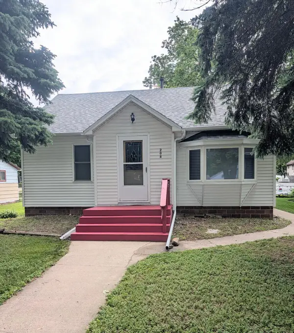 208 S 7th Street, Montevideo, MN 56265