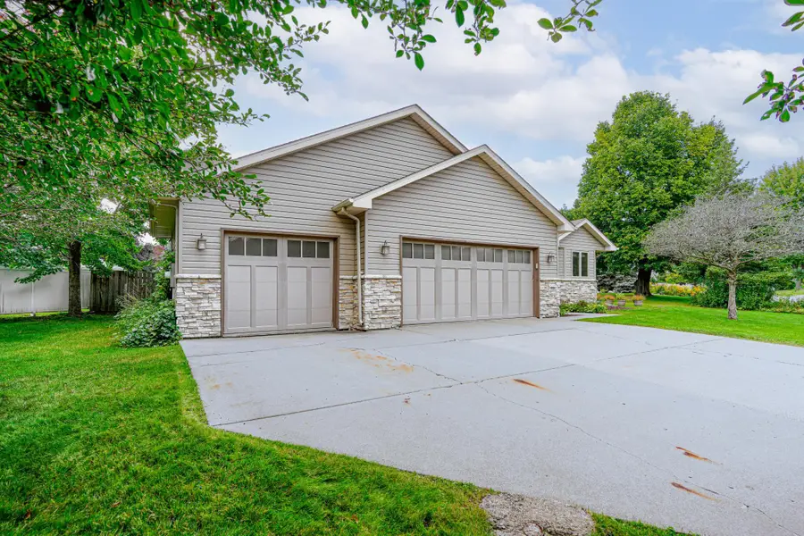 915 Ferndale Street S, Saint Paul, MN 55119 - #2