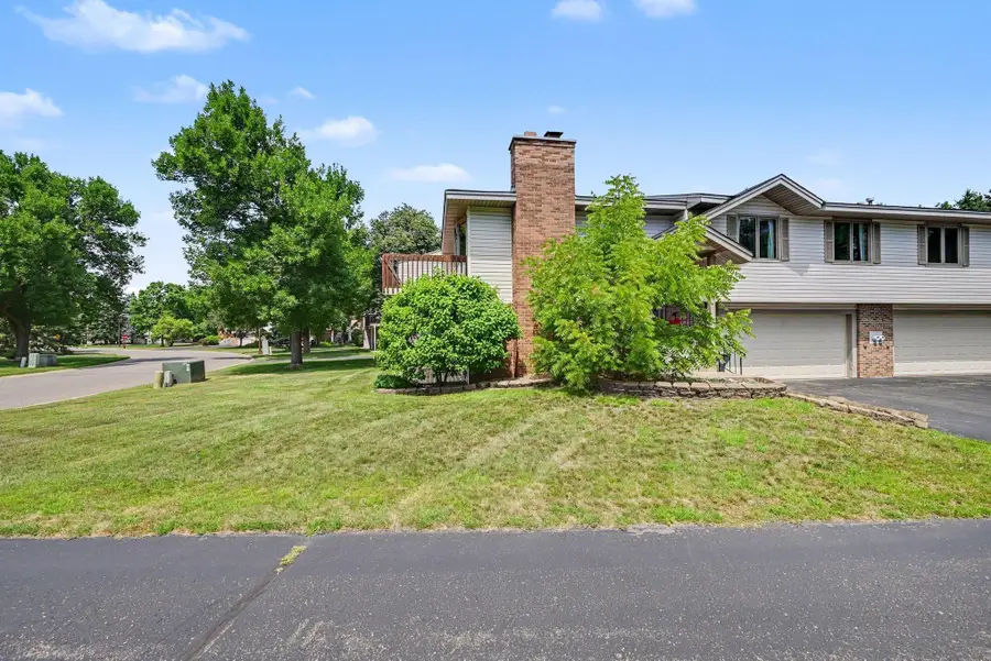 5654 Chatsworth Street N, Saint Paul, MN 55126 - #3