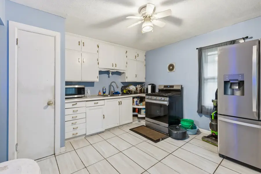 1450 Sandhurst Avenue E, Saint Paul, MN 55109 - #3
