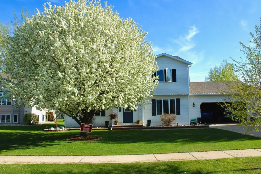3228 36th Avenue S, Fargo, ND 58104 - #2