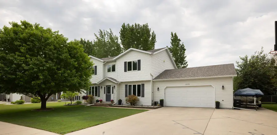 3228 36th Avenue S, Fargo, ND 58104 - #3