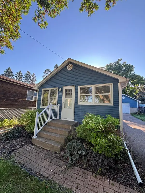 577 Glenbrook Avenue N, Saint Paul, MN 55128