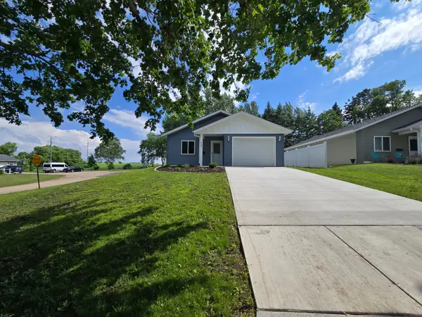 528 E St Charles Avenue, Fergus Falls, MN 56537