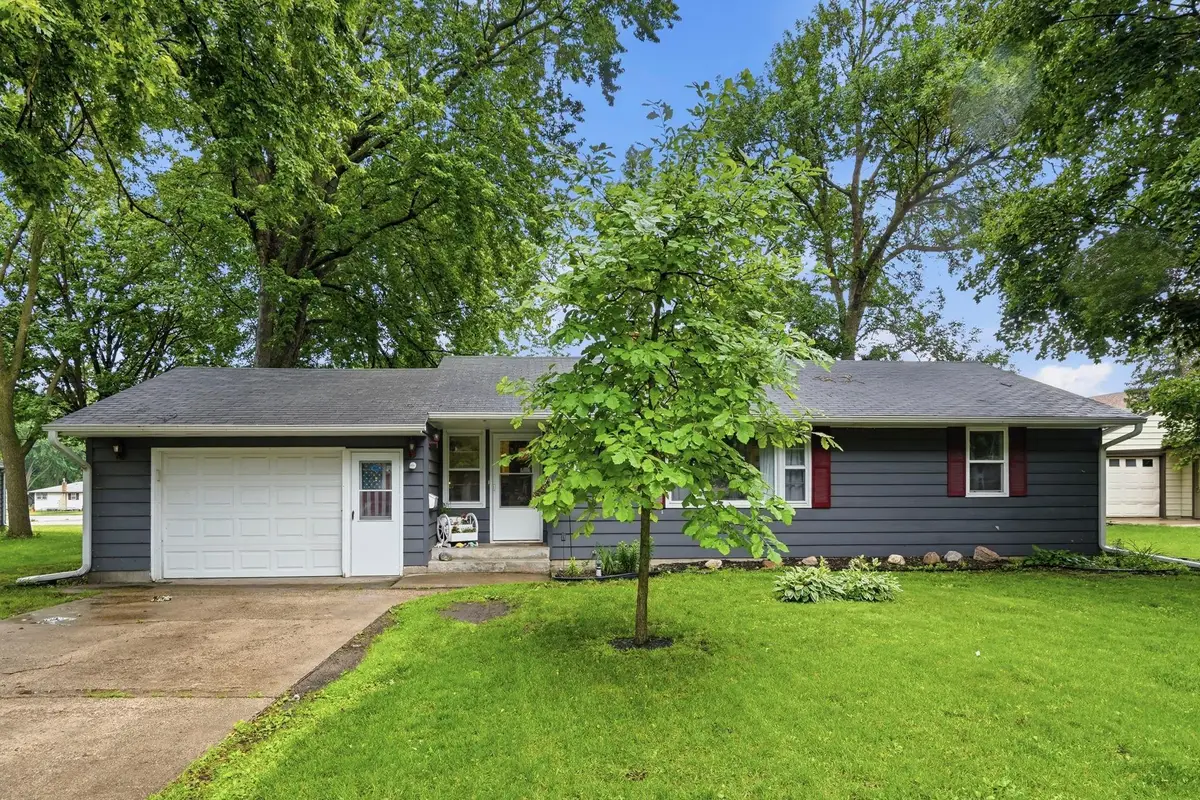 630 Milwaukee Avenue Sw, Hutchinson, MN 55350 - #1