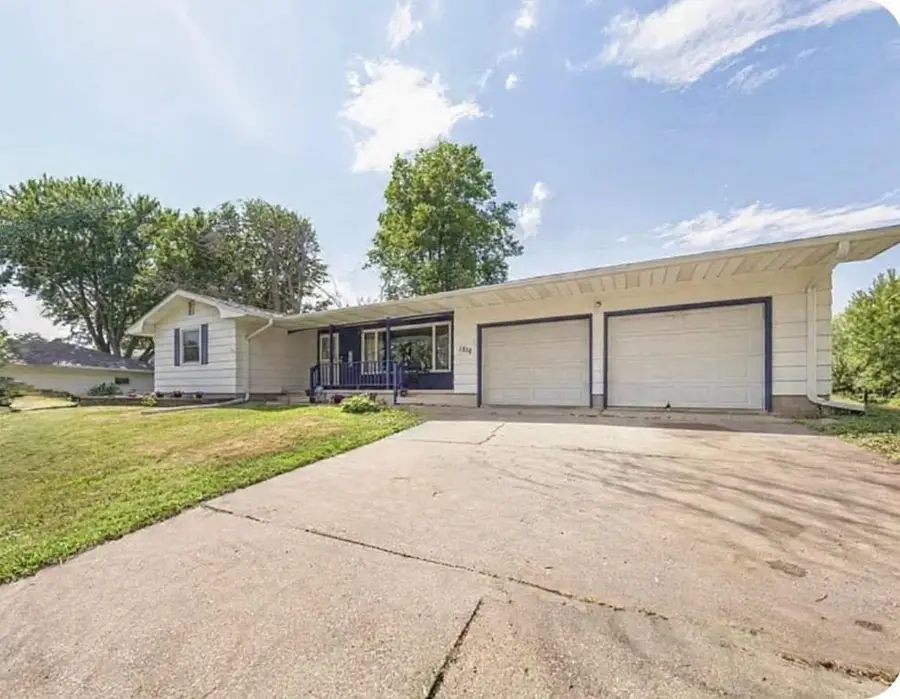 1516 Wellington Crescent, Faribault, MN 55021 - #2