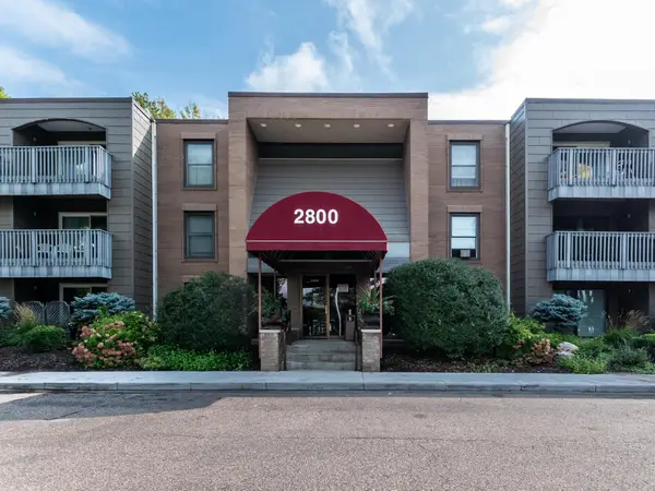2800 Hamline Avenue N #217, Roseville, MN 55113