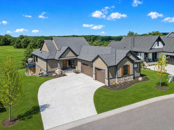 105 Spring Farm Road, North Oaks, MN 55127