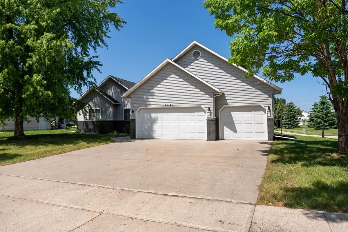 2541 S 26th Avenue S, Fargo, ND 58103 - #1