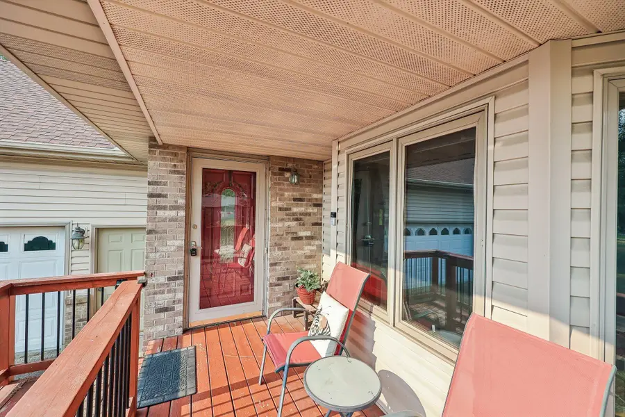 597 Viking Drive E, Saint Paul, MN 55117 - #2