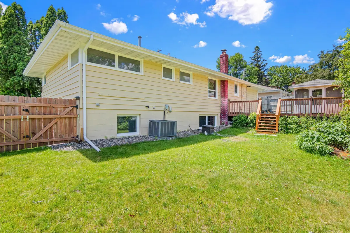 1640 7th Street Nw, New Brighton, MN 55112 - #1