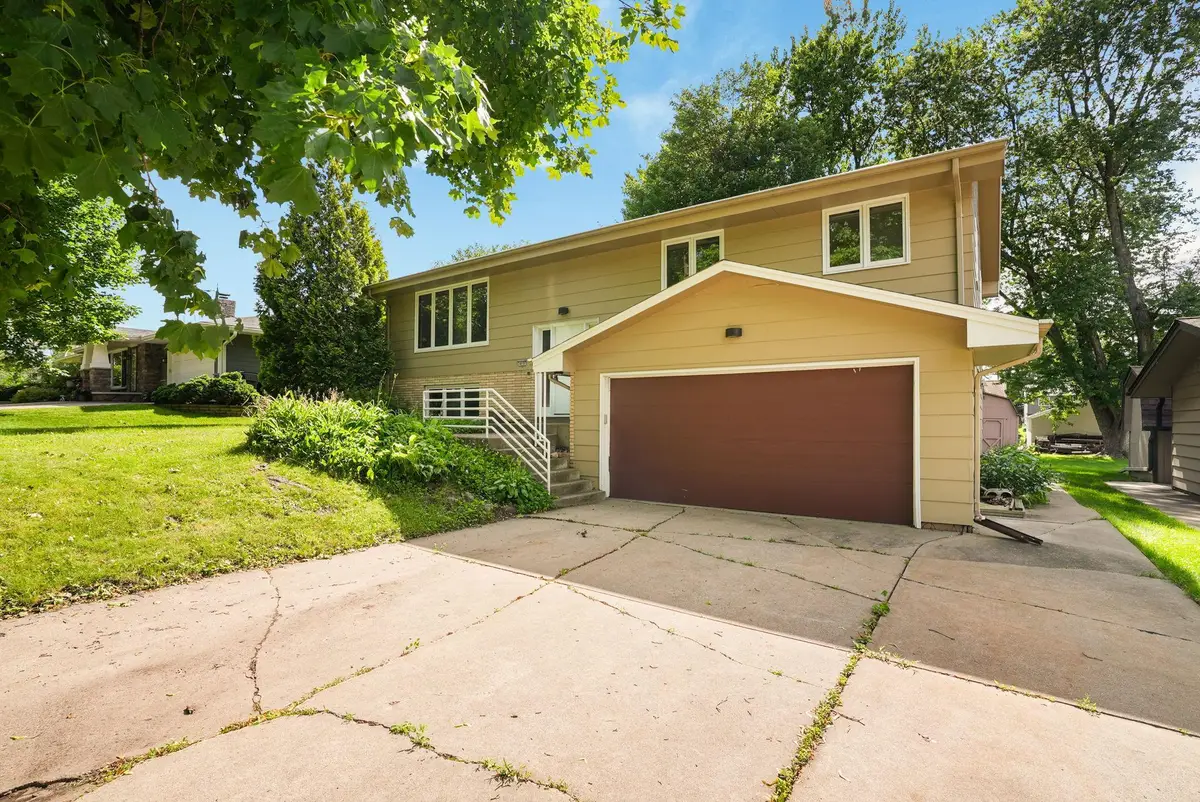 4018 Shamrock Drive Ne, Minneapolis, MN 55421 - #1