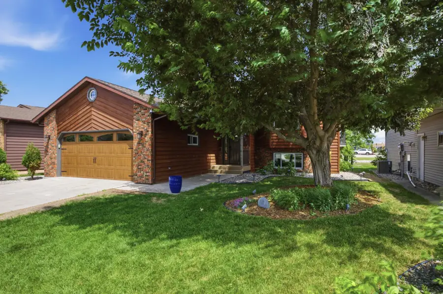 2914 S Bay Drive S, Fargo, ND 58103 - #2