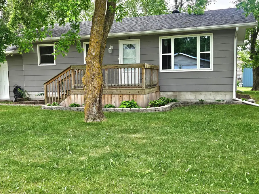 252 E Nelson Avenue, Newfolden, MN 56738 - #2