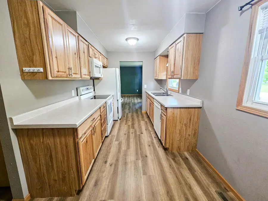 252 E Nelson Avenue, Newfolden, MN 56738 - #3