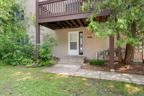 4836 Grenwich Trail N, Saint Paul, MN 55128
