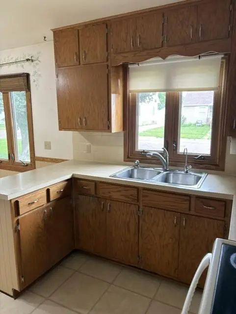 512 SE 9th Avenue, Waseca, MN 56093 - #2