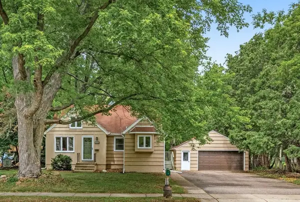 1993 9th Street, Saint Paul, MN 55110